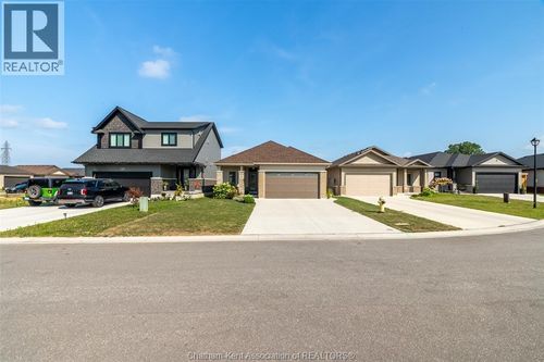 11 Champlain Crt, Chatham, ON, N7L0C4 | Card Image