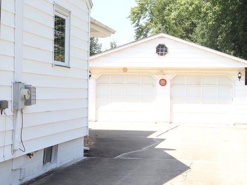 1522 E Hickory St, Streator, IL, 61364-2554 | Card Image