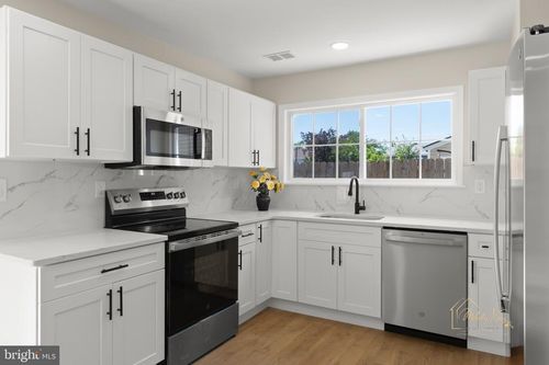 6 Ptolemy Ct, SEWELL, NJ, 08080-2027 | Card Image
