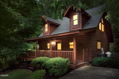 3205 Smoky Ridge Way, Sevierville, TN, 37862-7474 | Card Image