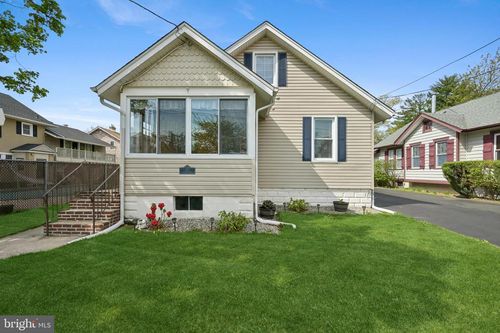 323 Maple Ave, DELANCO, NJ, 08075-4827 | Card Image