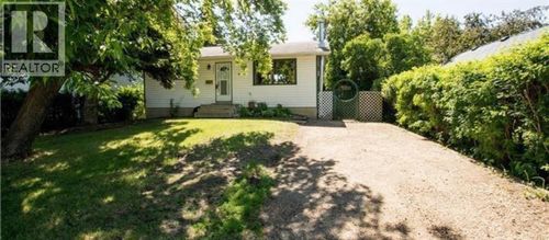9321 101 Ave, Grande Prairie, AB, T8V0W5 | Card Image