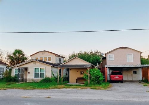 319 W Main St, Bishop, TX, 78343-2524 | Card Image