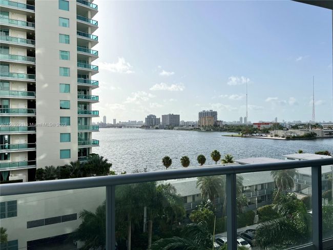 705 - 7928 East Dr, Condo with 2 bedrooms, 3 bathrooms and null parking in North Bay Village FL | Image 11