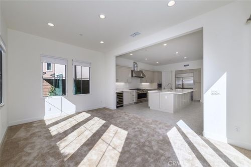 218 Trailmaster, Irvine, CA, 92602-1925 | Card Image