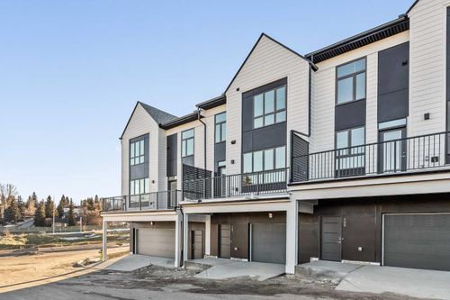 707 Sovereign Common Sw, Calgary, AB, T3C3Y3 | Card Image