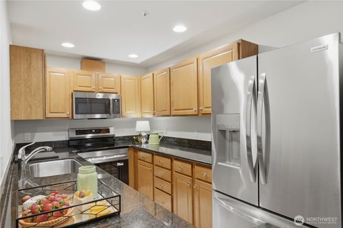 137-13957 Ne 60th Way, Redmond, WA, 98052-9705 | Card Image