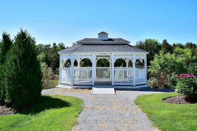 7 Village Cres, Condo with 3 bedrooms, 3 bathrooms and 1 parking in Peterborough ON | Image 34