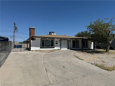 2944 Parkdale Avenue, House other with 3 bedrooms, 2 bathrooms and null parking in Las Vegas NV | Image 2