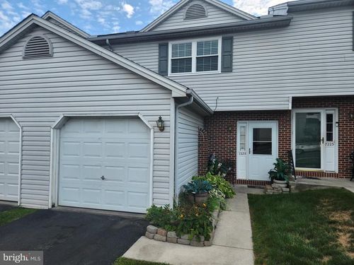 7225 Capital Dr, HARRISBURG, PA, 17111-5871 | Card Image
