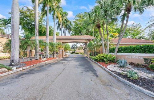 8a-11461 Lakeview Dr, Coral Springs, FL, 33071-6359 | Card Image