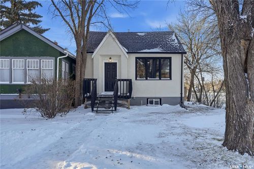 1300 Athol St, Regina, SK, S4T3C5 | Card Image