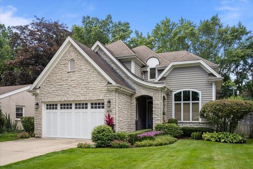 676 Deerpath Dr, Deerfield, IL, 60015-4106 | Card Image