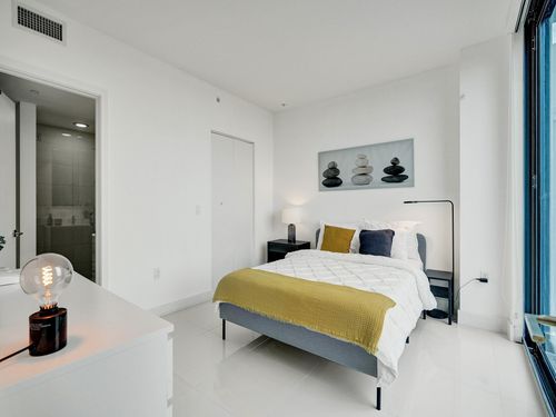 1210-121 Ne 34th St, Miami, FL, 33137-3852 | Card Image