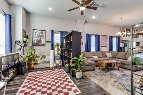 1423 Evans Ave, Fort Worth, TX, 76104-7502 | Card Image
