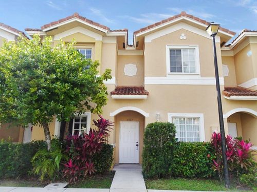 5927 Riverside Ave, Tamarac, FL, 33321-4107 | Card Image