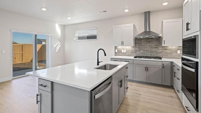 013 kitchen and dining | Image 10