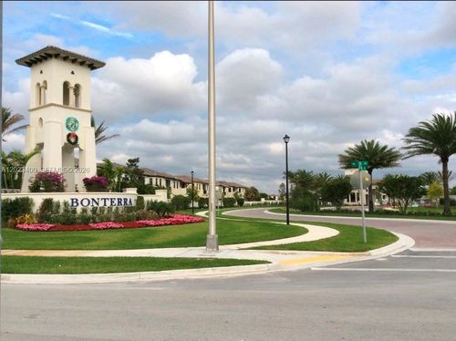 9261 W 33rd Way, Hialeah, FL, 33018 | Card Image