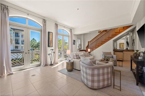 202-380 10th St, Naples, FL, 34102-6484 | Card Image