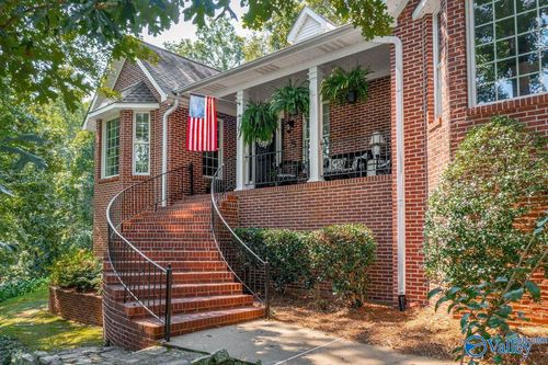 207 Hummingbird Way, Rainbow City, AL, 35906-8577 | Card Image