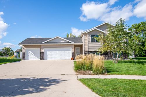 5883 Autumn Dr S, Fargo, ND, 58104-7654 | Card Image