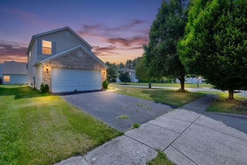 3667 Parker Knoll Ln, Columbus, OH, 43219-6210 | Card Image