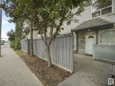 8028 109 St Nw, Townhouse with 2 bedrooms, 2 bathrooms and 2 parking in Edmonton AB | Image 3