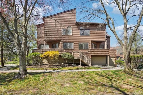 22 Tulip Ct, Nanuet, NY, 10954-3802 | Card Image