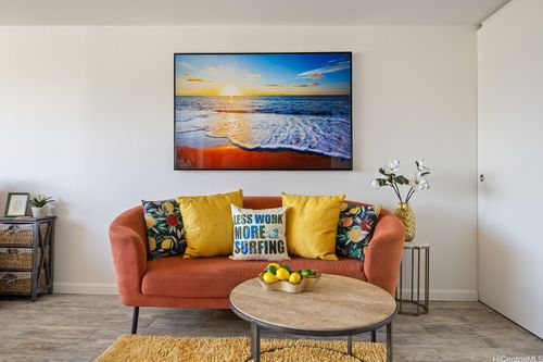 4305b-1060 Kamehameha Hwy, Pearl City, HI, 96782 | Card Image