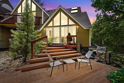 51 Deer Path, Hudson, MA, 01749-2639 | Card Image