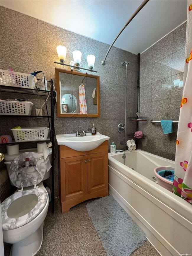 1303 128 Th St, Home with 6 bedrooms, 4 bathrooms and null parking in College Point NY | Image 12