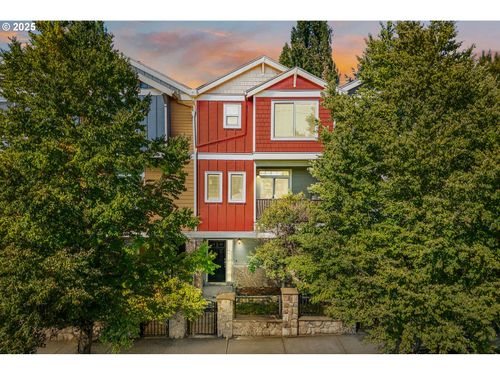 8420 Ne Noelle Way, Hillsboro, OR, 97006-2939 | Card Image