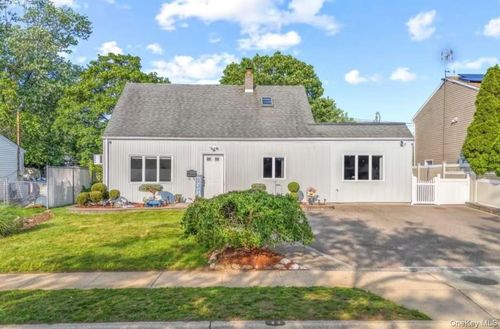 23 Vista Ln, Levittown, NY, 11756-2608 | Card Image