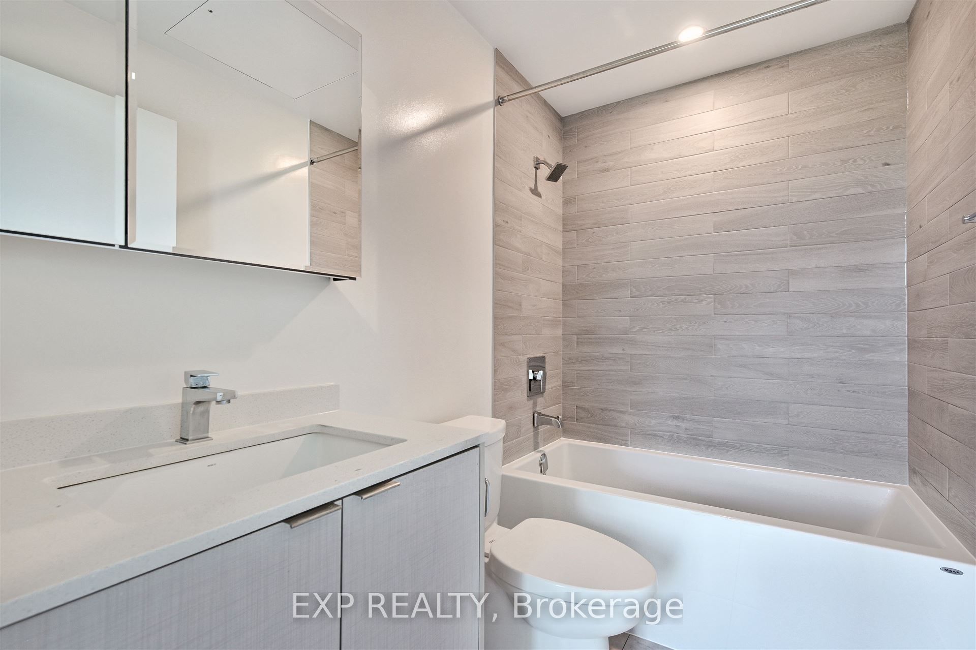 Residential in Toronto W01 4