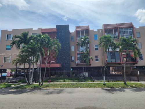 205-6095 W 19th Ave, Hialeah, FL, 33012-6050 | Card Image