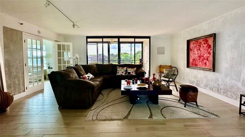 apt-301-7582 Regency Lake Dr, Boca Raton, FL, 33433-6972 | Card Image