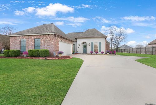 6081 Sandy Creek Ln, Zachary, LA, 70791-2760 | Card Image