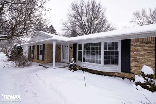 5477 Fernwood Dr, Flint, MI, 48532-2117 | Card Image