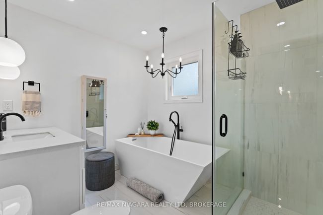 39 Pine St, House other with 2 bedrooms, 1 bathrooms and 2 parking in Port Colborne ON | Image 11