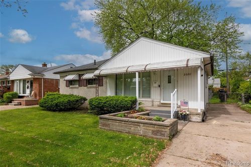 26211 Linwood St, Roseville, MI, 48066-4954 | Card Image