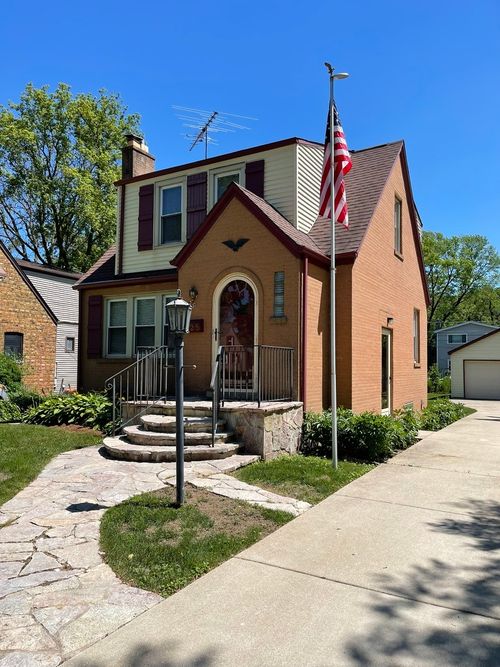 325 Columbia Ave, Des Plaines, IL, 60016-2908 | Card Image