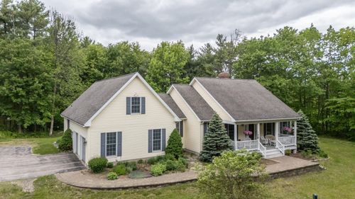 76 Moose Mountain Rd, Brookfield, NH, 03872-7200 | Card Image