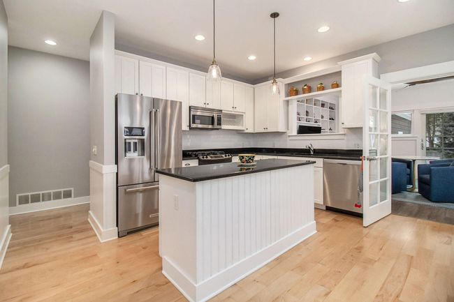Main floor - kitchen | Image 9