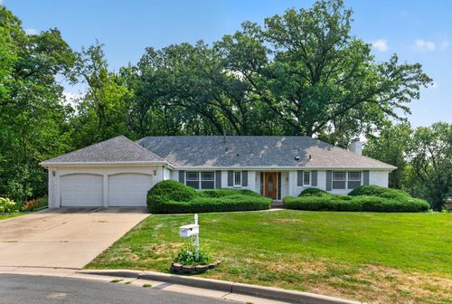 9923 Brookside Cir, Bloomington, MN, 55431-2826 | Card Image