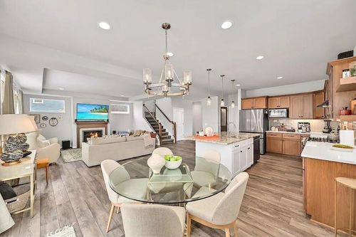 8829 S Shady Leaf Ln, Franklin, WI, 53132-2406 | Card Image