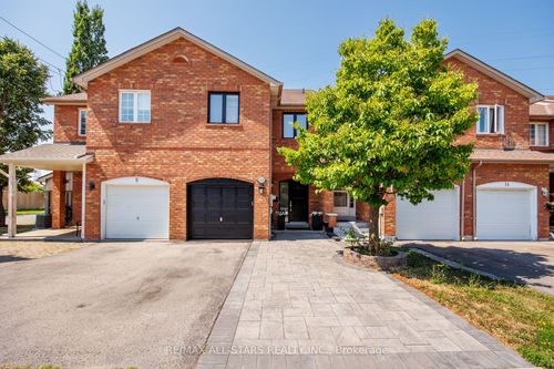 10 Sufi Cres, North York, ON, M4A2X3 | Card Image