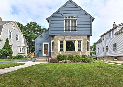 7018 W Wells Street, Wauwatosa, WI, 53213 | Card Image