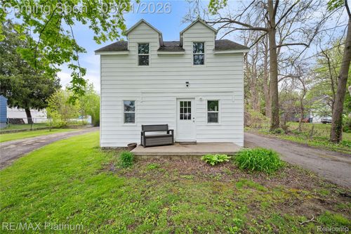 6116 Lapeer Rd, Burton, MI, 48509-2217 | Card Image