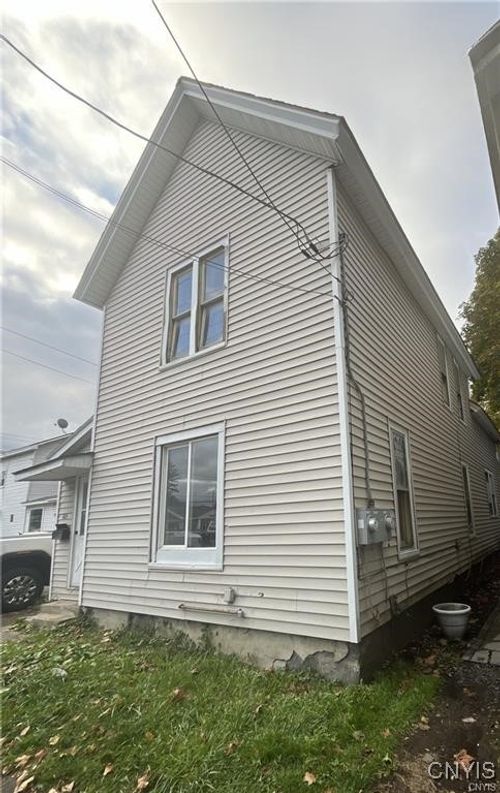 105 N Frankfort St, Frankfort, NY, 13340-1105 | Card Image