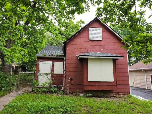 2027 S 18th St, Kansas City, KS, 66106-3001 | Card Image
